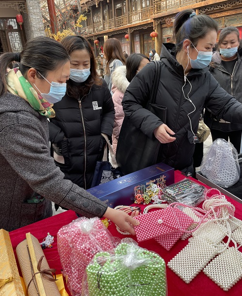 祝福三·八婦女節(jié)，勵(lì)志珠珠繡添風(fēng)采！------記手工之家參加“幸福叢臺、巾幗添彩”手工藝品展