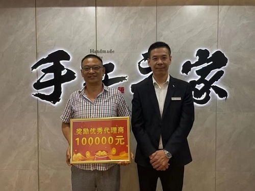 一次獎金100000元，做珠繡非遺手工，我驕傲！--- ---記湖南湘西代理周總在手工之家領(lǐng)取獎金