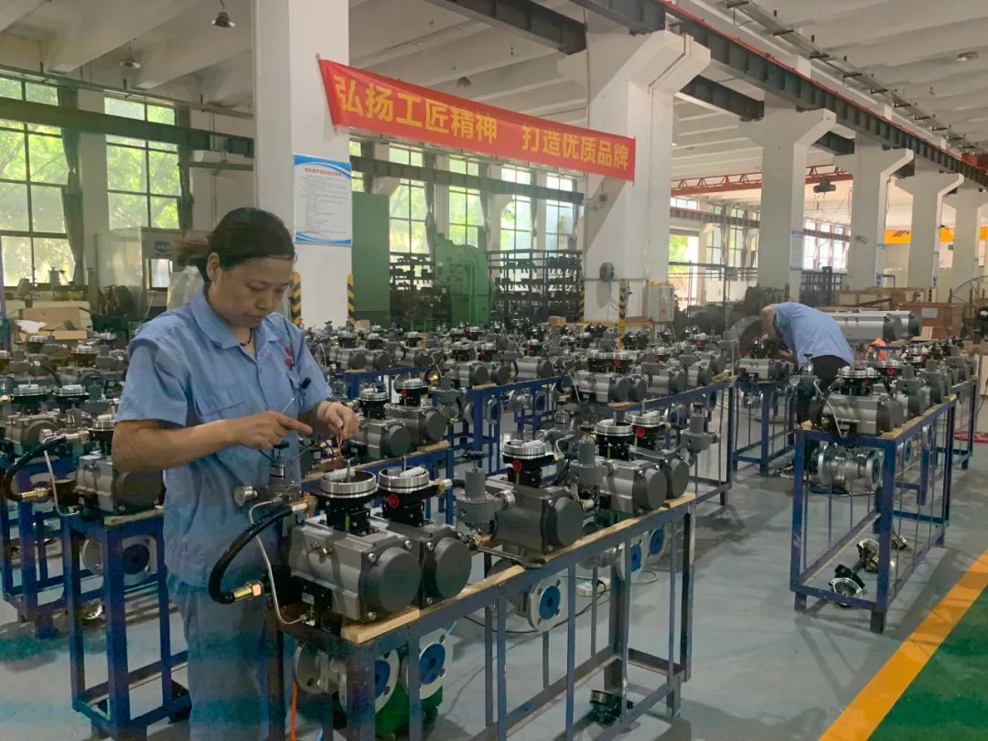 重慶南儀:搶抓時(shí)間齊奮戰(zhàn) 團(tuán)結(jié)一心促發(fā)展(圖1) 圖片