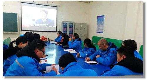 松滋肥業(yè)磷銨一班:學(xué)預(yù)案 抓演練 扎實(shí)提升班組應(yīng)急處置能力(圖1) 松滋肥業(yè)磷銨一班:學(xué)預(yù)案 抓演練 扎實(shí)提升班組應(yīng)急處置能力(圖1)