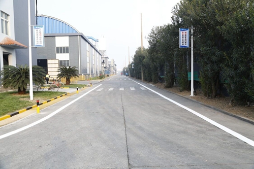 熱火朝天！集團(tuán)總部140余人到股份公司氯堿分廠開展勞動(圖3)