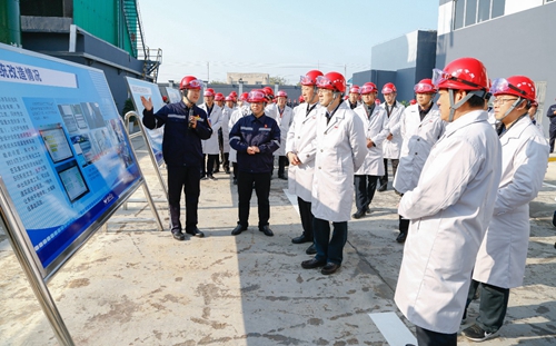 全省?；菲髽I(yè)安全設(shè)計(jì)診斷復(fù)核現(xiàn)場(chǎng)會(huì)代表參觀宜化太平洋熱電公司(圖3)