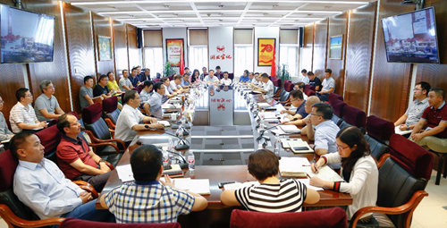 集團召開行政辦公會 強調(diào)要大戰(zhàn)一百天超額完成全年目標任務(wù)(圖1) 集團召開行政辦公會 強調(diào)要大戰(zhàn)一百天超額完成全年目標任務(wù)(圖1)