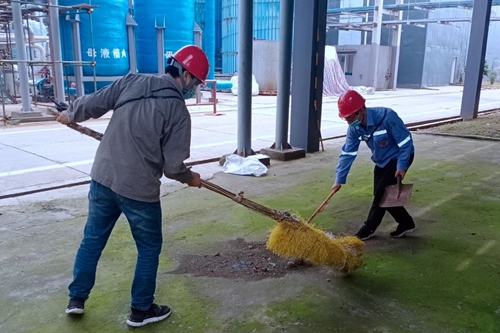 股份公司：管理人員下沉一線跟班工作 力?！半p節(jié)”安全生產(chǎn)(圖1)