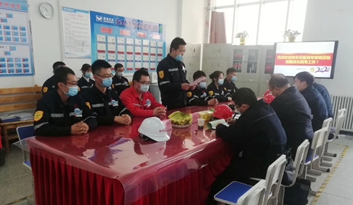 新疆宜化氯堿分廠氯乙烯三班、合成二班榮獲準(zhǔn)東開(kāi)發(fā)區(qū)安全標(biāo)準(zhǔn)化示范班組稱號(hào)(圖4)