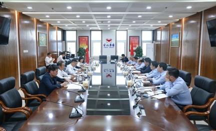 湖北銀行黨委書記、董事長劉志高一行到宜化集團(tuán)調(diào)研(圖1)