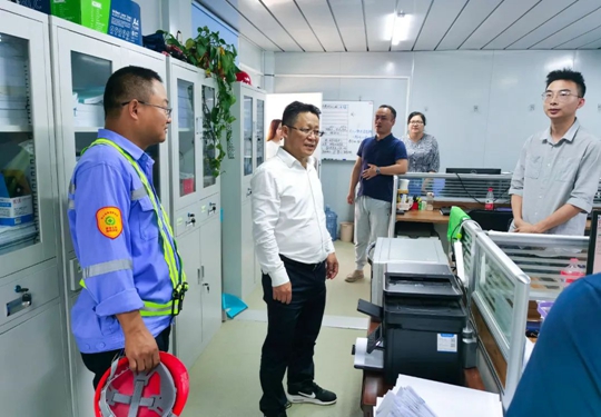 王大真節(jié)日期間看望慰問(wèn)一線(xiàn)職工(圖3)