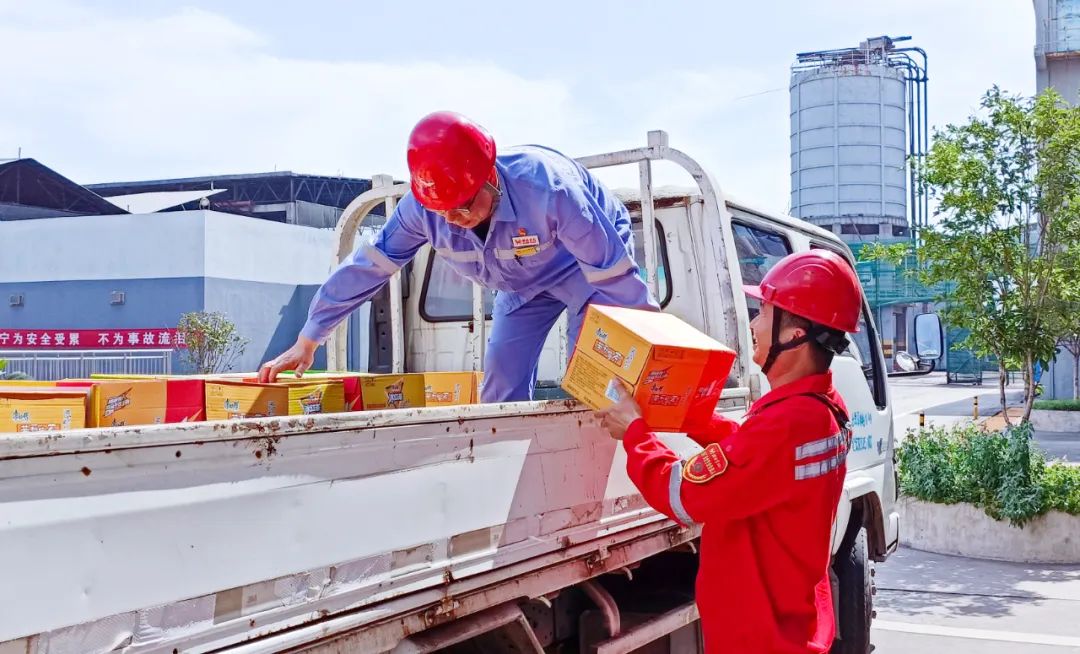 高溫送清涼！情系一線沁人心