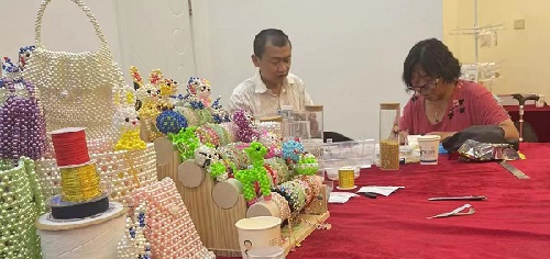 山東69歲崔大媽來手工之家考察學(xué)習(xí)合作，為什么做的比很多人都要強(qiáng)