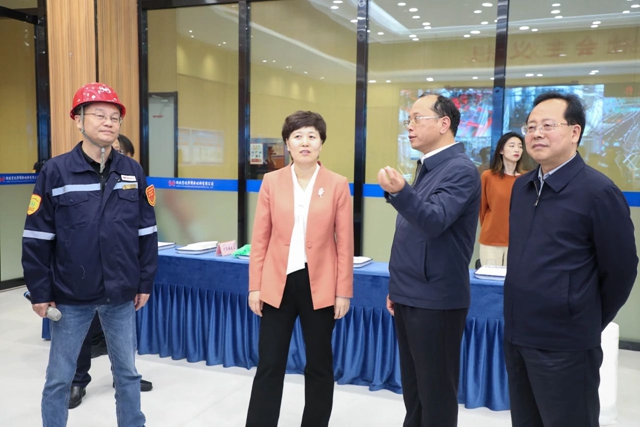 烏海市委副書記、市長崔景英一行到宜化集團調(diào)研(圖1)