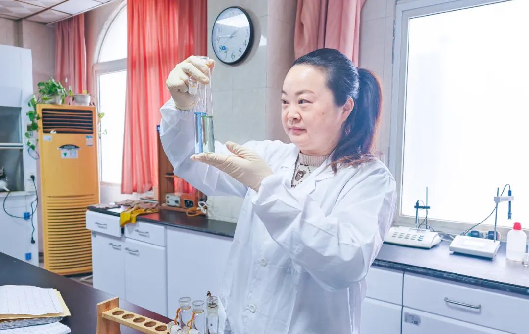 【宜化榜樣】股份公司黃冬燕：立足分析崗位，爭當(dāng)技術(shù)能手(圖2)