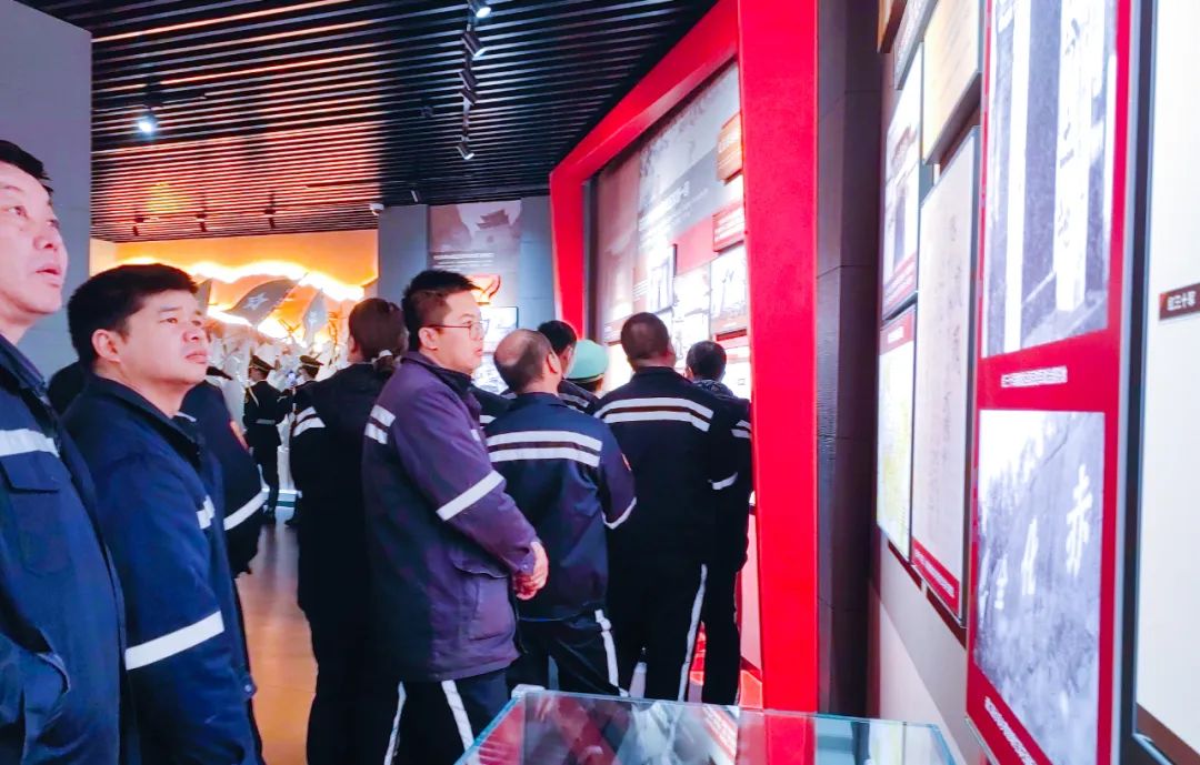 青海片區(qū)公司：緬懷先輩祭英烈，踔厲奮發(fā)譜新篇(圖5)