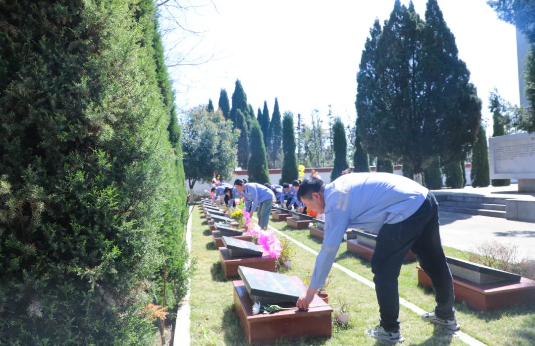 傳承紅色基因賡續(xù)紅色血脈！松滋肥業(yè)開展清明祭英烈主題黨日活動(圖5)