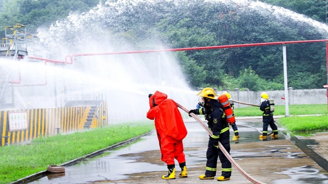 【安全生產(chǎn)月】應急演練關(guān)鍵在練！楚星公司、松滋肥業(yè)分別開展應急救援演練