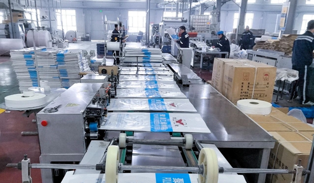 月產(chǎn)量突破100萬條！新疆宜化塑業(yè)實(shí)現(xiàn)PP彩膜袋量產(chǎn)(圖1)