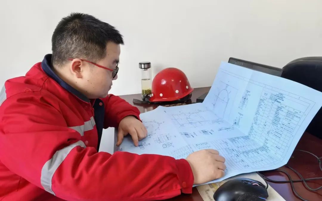 【管理標兵】化機公司黃亞華：扎根一線勤鉆研，履職盡責勇?lián)?圖2)