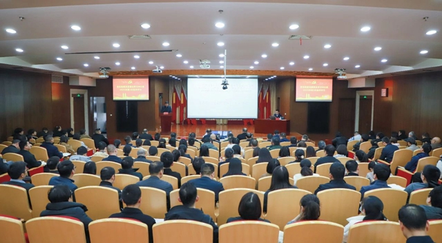 宜化集團(tuán)黨委理論學(xué)習(xí)中心組開展集中學(xué)習(xí)(圖1) 宜化集團(tuán)黨委理論學(xué)習(xí)中心組開展集中學(xué)習(xí)(圖1)