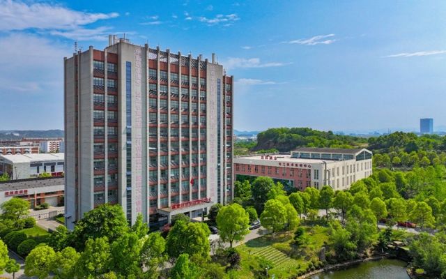 宜化集團獲評國家級高技能人才培訓(xùn)基地(圖1) 宜化集團獲評國家級高技能人才培訓(xùn)基地(圖1)