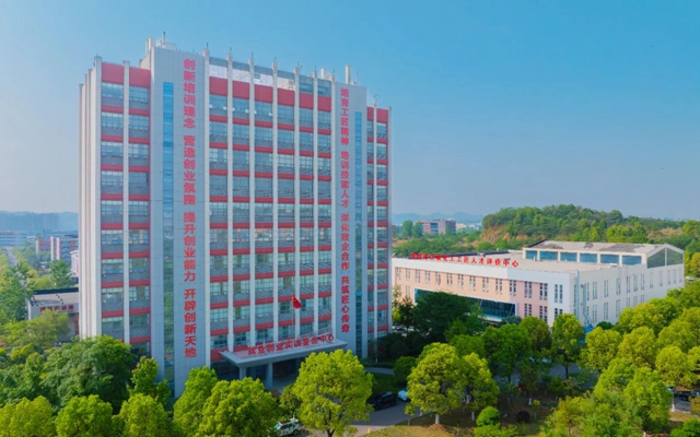 宜化職業(yè)培訓(xùn)中心榮獲“湖北五一勞動獎狀”(圖1)