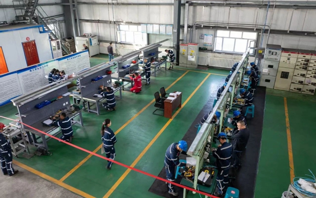 新疆宜化礦業(yè)舉辦第三屆職業(yè)技能大賽(圖1) 新疆宜化礦業(yè)舉辦第三屆職業(yè)技能大賽(圖1)