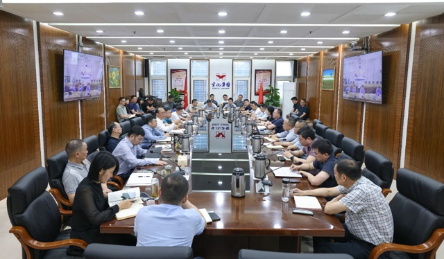 集團穩(wěn)定生產(chǎn)提升效益指揮部召開調(diào)度會