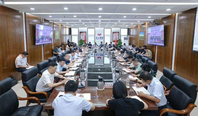 集團召開黨委（擴大）會議傳達學(xué)習(xí)中央有關(guān)通報(圖1)