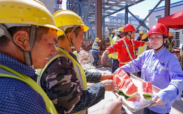 酷暑送清涼，關懷沁人心！宜化田家河園區(qū)全力保障職工高溫作業(yè)安全