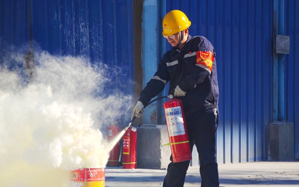以練促防！內(nèi)蒙古宜化開展消防技能比武活動(圖1)