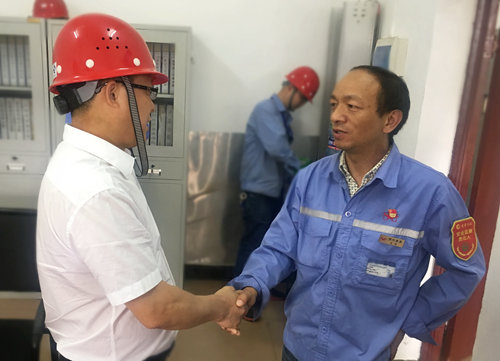 王大真到宜都園區(qū)、股份公司看望慰問(wèn)基層黨員