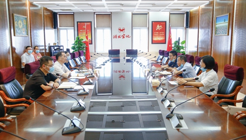 宜昌市總工會黨組書記、常務(wù)副主席皮祖武一行到宜化集團(tuán)調(diào)研