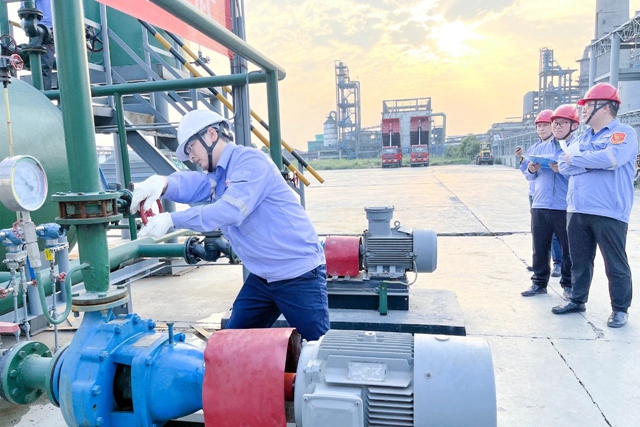 加強(qiáng)配合提技能！股份公司開(kāi)展操作工技能比武