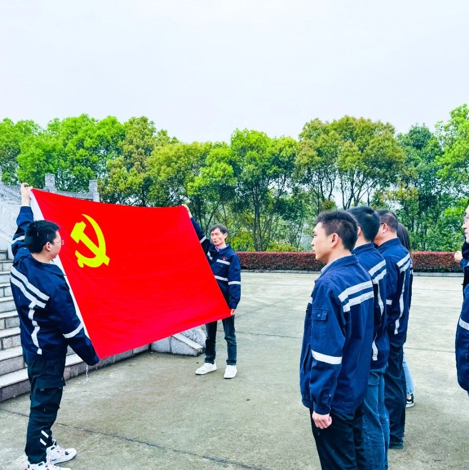 在緬懷中汲取奮進(jìn)力量！這場(chǎng)主題黨日活動(dòng)“走心”更“入心”！