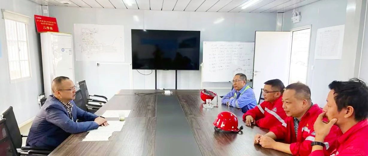 化機(jī)公司黨委書記、董事長、總經(jīng)理楊中澤到楚星項目現(xiàn)場辦公
